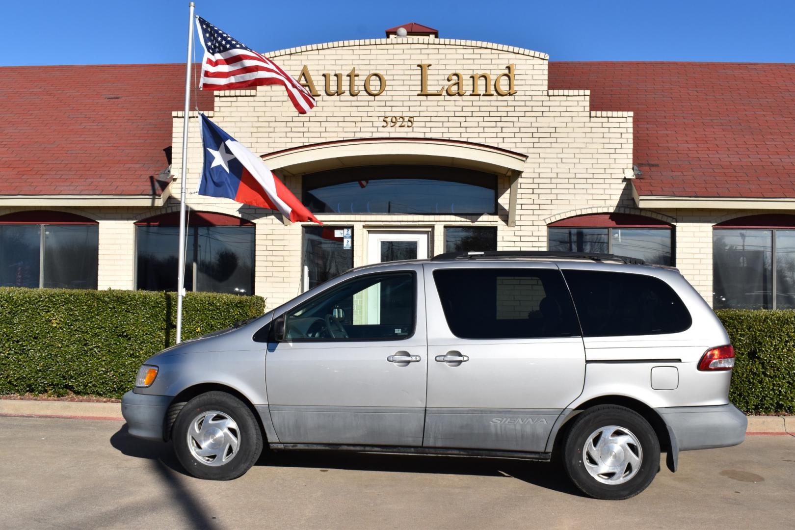 2002 Silver /Gray Toyota Sienna LE (4T3ZF13C42U) with an 3.0L V6 DOHC 24V engine, 4-Speed Automatic Overdrive transmission, located at 5925 E. BELKNAP ST., HALTOM CITY, TX, 76117, (817) 834-4222, 32.803799, -97.259003 - Buying a 2002 Toyota Sienna Van/Minivan can be a practical choice for several reasons: Reliability: Toyota vehicles are renowned for their reliability, and the Sienna is no exception. It's known to have a strong engine and durable construction, which means it can last for many miles with proper m - Photo#0